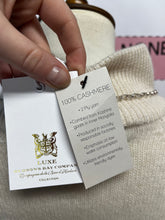 Cargar imagen en el visor de la galería, NWT HBC 100% Cashmere Sweater Dress (Size Large)
