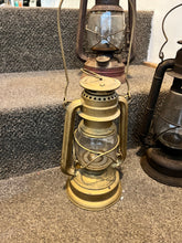 Charger l&#39;image dans la galerie, Antique Kerosene Lanterns (4 Choices)
