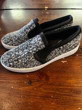 Load image into Gallery viewer, Michael Kors Tweed Shoes (Size 8)
