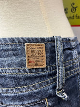 Load image into Gallery viewer, Guess Distressed Cargo Capris (Size 30)
