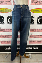 Cargar imagen en el visor de la galería, Levi&#39;s Curvy Straight Jeans (Size 34W/32L)
