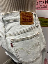 Charger l&#39;image dans la galerie, Levi&#39;s 501 Denim Shorts (Size 29W)

