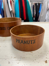 Charger l'image dans la galerie, Vintage MCM Teak Nesting Snack Bowls (Set of 3)
