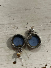 Charger l'image dans la galerie, Vintage Wedgewood Blue Cameo Earrings
