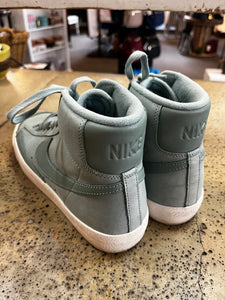 Nike Blazer Mid Premium Sneakers (Size 9)