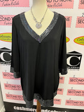 Cargar imagen en el visor de la galería, NWT Cleo Sequin Trim Top (Size L)
