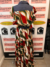 Charger l'image dans la galerie, NWT Sleeveless Chanel-Inspired Maxi-Dress (Size 2XL)
