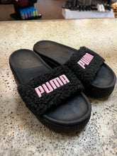 Load image into Gallery viewer, Puma Platform Sherpa Slides (Size 7)
