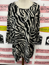 Cargar imagen en el visor de la galería, Zebra Print Tunic (Size 2X)
