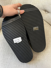 Load image into Gallery viewer, NWT Steve Madden Sandals (Size 9)
