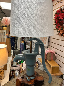 Lampe pompe à eau unique en son genre