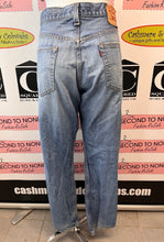 Charger l'image dans la galerie, Men's Levi's 505 Straight Leg Jeans (Size 34Lx32W)
