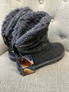 NWT BearPaw Wool Boots (Size 7)