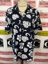 Load image into Gallery viewer, Assorted Men's Hawaiian/Beach Shirts (11 Options)
