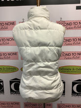 Cargar imagen en el visor de la galería, Old Navy White Puffer Vest (Size L)
