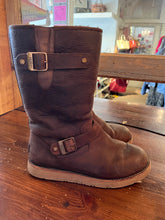 Cargar imagen en el visor de la galería, UGG Australia Sheepskin Leather Boots (Size 9)

