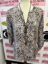 Charger l&#39;image dans la galerie, Leopard Print Blouse (Size L)
