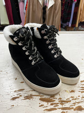 Load image into Gallery viewer, Steve Madden Platform Wedge Sherpa Boots (Size 6.5)
