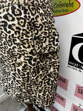 Charger l'image dans la galerie, Optima Leopard Denim Skirt (Size 11)
