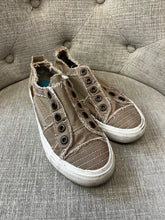 Load image into Gallery viewer, Blowfish Brown Sneakers (Size 6)
