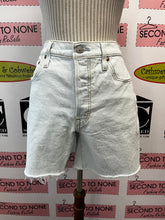 Charger l&#39;image dans la galerie, Levi&#39;s 501 Denim Shorts (Size 29W)

