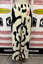 Load image into Gallery viewer, B&amp;W Abstract Print Outfit Set (Size XL)
