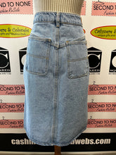 Cargar imagen en el visor de la galería, Velvet Heart Midi Denim Skirt (Size 30)
