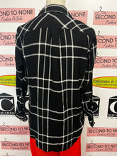 Cargar imagen en el visor de la galería, Eddie Bauer B&amp;W Plaid Shirt (Size S)
