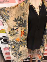 Cargar imagen en el visor de la galería, Modena Floral Kimono Cover Up (One Size)
