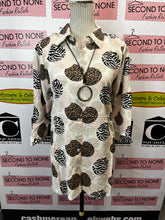 Charger l&#39;image dans la galerie, Animal Print Polka-Dot Button-Front Tunic
