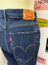 Cargar imagen en el visor de la galería, Levi&#39;s Skinny Jeans (Size 30)
