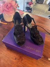 Load image into Gallery viewer, Madden Girl Black Flower Heels (Size 7)
