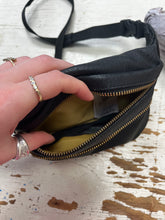 Cargar imagen en el visor de la galería, JanSport Sling/Fanny Pack
