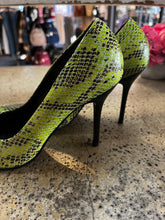 Load image into Gallery viewer, Steve Madden Green Snakeskin Heels (Size 8)
