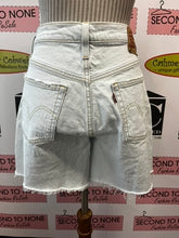 Charger l&#39;image dans la galerie, Levi&#39;s 501 Denim Shorts (Size 29W)
