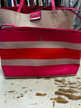 Cargar imagen en el visor de la galería, Guess Reversible 3-in-1 Tote Bag
