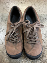 Load image into Gallery viewer, Keen Hiking Shoes (Size 10)
