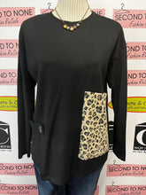 Charger l&#39;image dans la galerie, Red Coral Animal Print Pocket Top (Size S)
