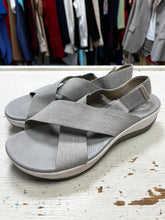 Load image into Gallery viewer, Clarks Cloudsteppers Sandals (Size 9 1/2)

