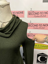 Charger l&#39;image dans la galerie, David Bitton Buffalo Cowl Neck Cold Shoulder Top (Size M)
