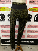 Charger l&#39;image dans la galerie, Lululemon Camouflage Leggings (Size 4)
