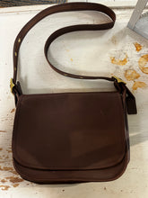 Cargar imagen en el visor de la galería, Vintage Coach Patricia Legacy Bag
