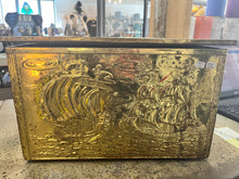 Cargar imagen en el visor de la galería, Antique Large Brass Coal/Wood Box
