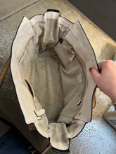 Cargar imagen en el visor de la galería, Coach Swagger Carry All Handbag
