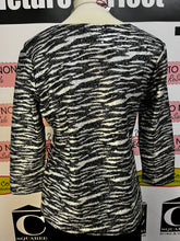 Cargar imagen en el visor de la galería, Zebra Silver Shimmery Top
