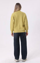 Cargar imagen en el visor de la galería, Green Toggle-Front Cardigan (One Size)
