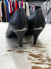 Cargar imagen en el visor de la galería, Michael Kors Pointed Toe Heels (Size 8 1/2)
