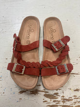 Charger l'image dans la galerie, Yokono Rust Red Braided Leather Sandals (Size 7)
