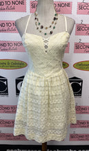 Charger l'image dans la galerie, GUESS Ivory Lace Boho Mini Dress (Size 6)
