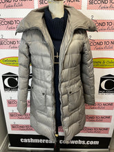 Load image into Gallery viewer, Tommy Hilfiger Puffer Coat (Size S) (AS-IS)
